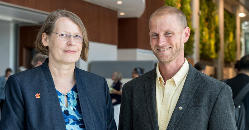 Heidi Martelock (Chemours) and Chris Roberts (CBE Faculty)